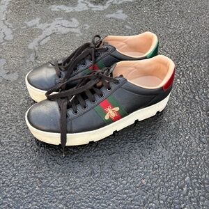 Gucci ace bee black platform sneakers